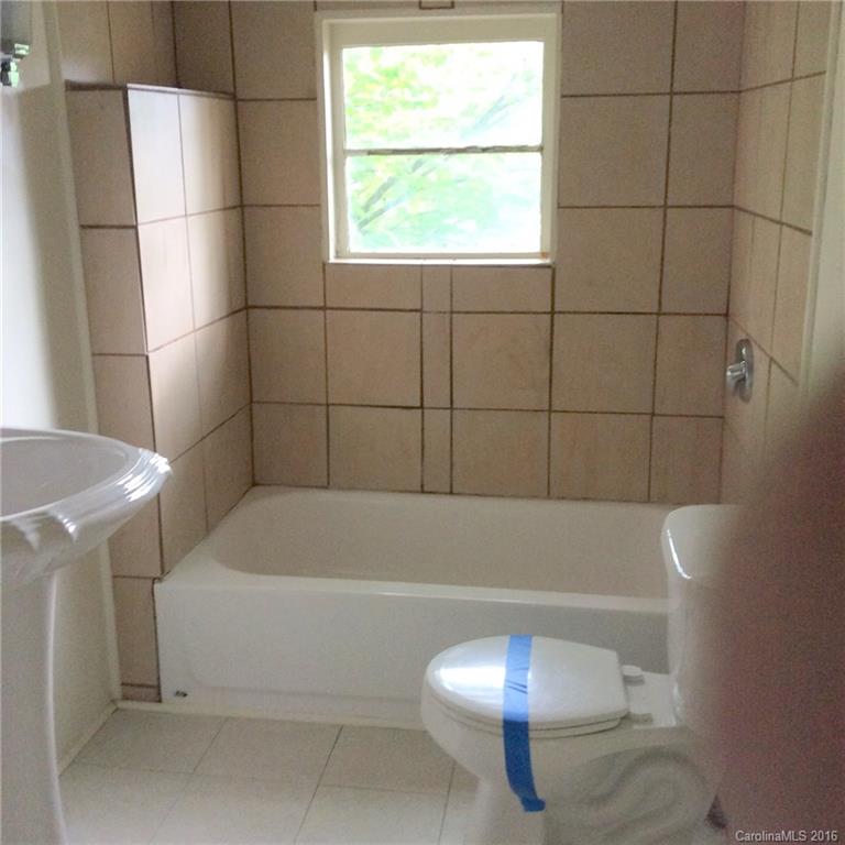 59 Beaver Street Tryon, NC 28782 - Photo 10 of 14 a bathroom with a bathtub