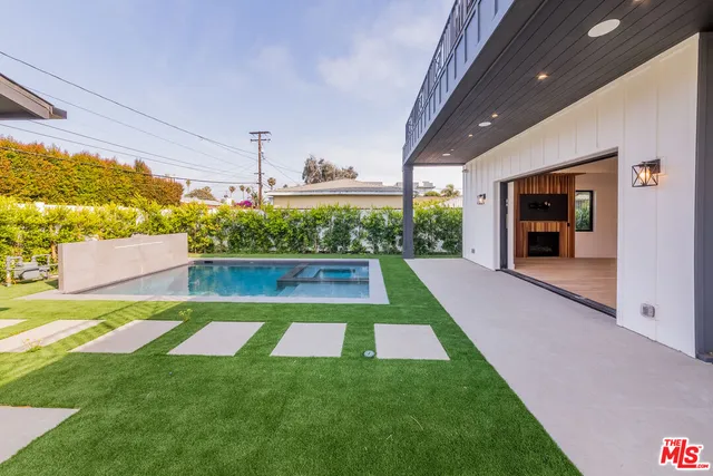 a front view of house with yard