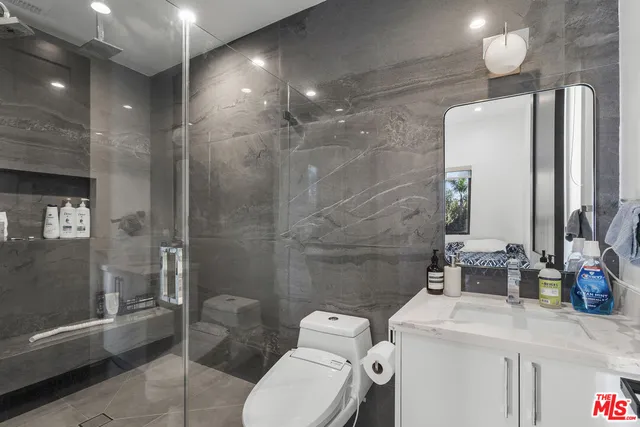 $4,500,000 | 3932 Glencoe Avenue, Venice, CA 90291