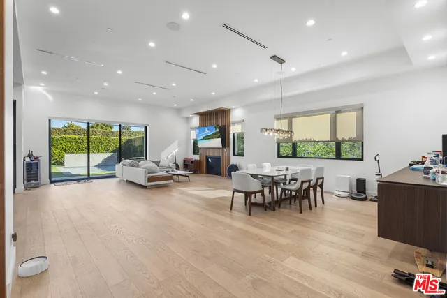 $4,500,000 | 3932 Glencoe Avenue, Venice, CA 90291