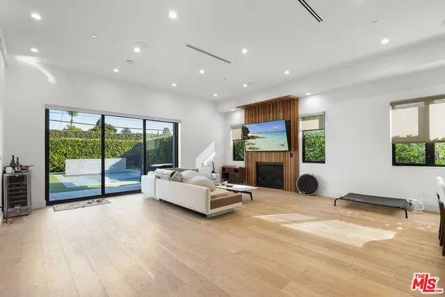 $4,500,000 | 3932 Glencoe Avenue, Venice, CA 90291