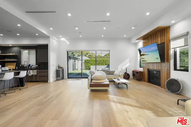 $4,500,000 | 3932 Glencoe Avenue, Venice, CA 90291