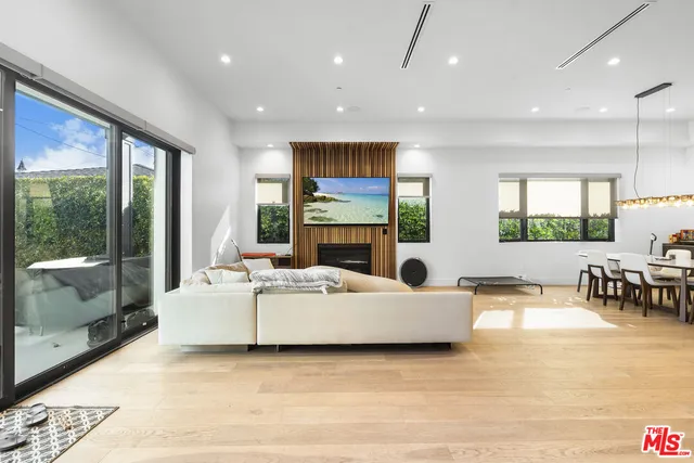 $4,500,000 | 3932 Glencoe Avenue, Venice, CA 90291