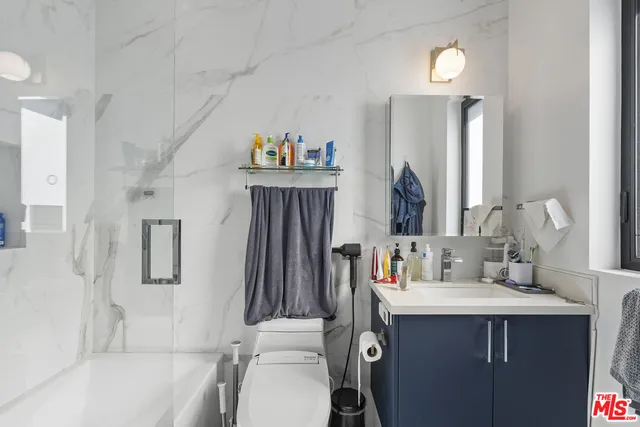 $4,500,000 | 3932 Glencoe Avenue, Venice, CA 90291