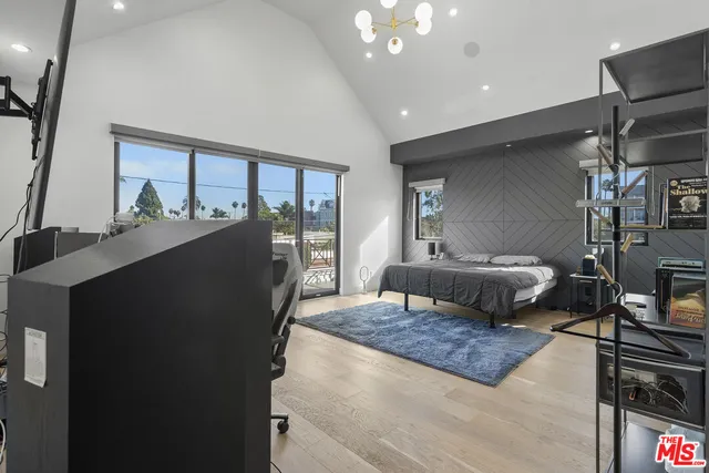 $4,500,000 | 3932 Glencoe Avenue, Venice, CA 90291
