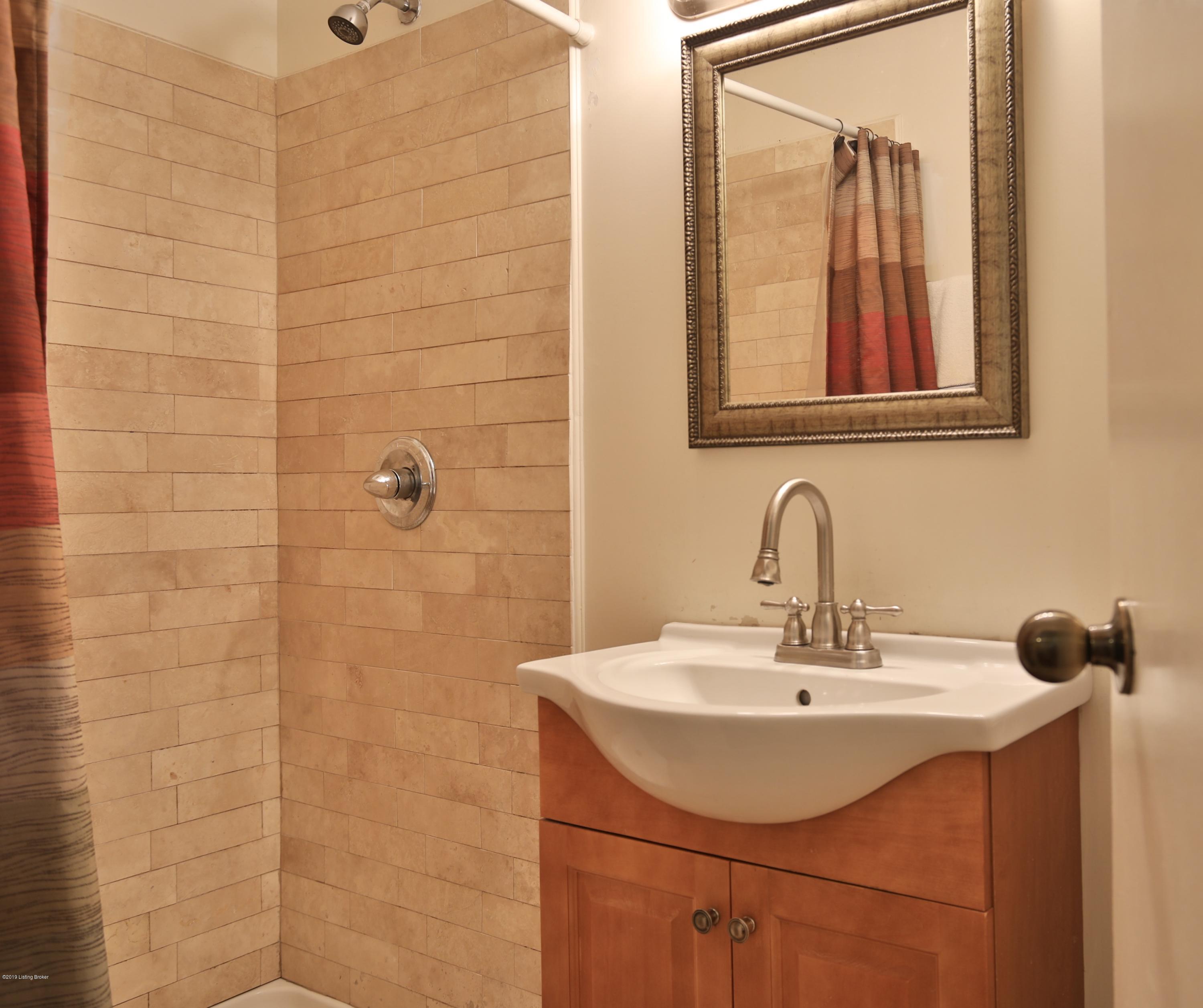 9309 Hunter Road Louisville, KY 40242 - Photo 10 of 16 Master bath