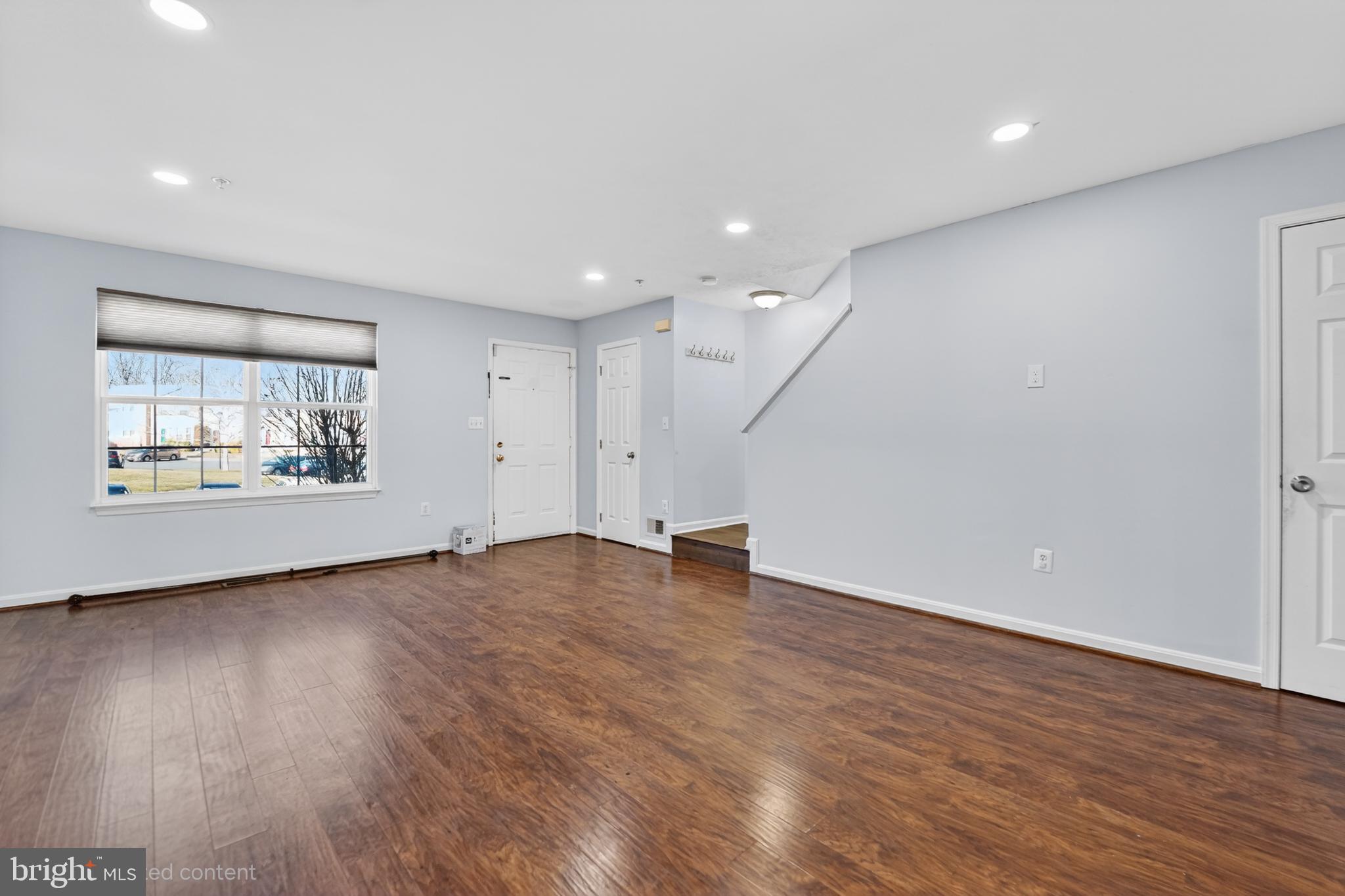 7127 Natures Road Columbia, MD 21046 - Photo 3 of 31 Living room