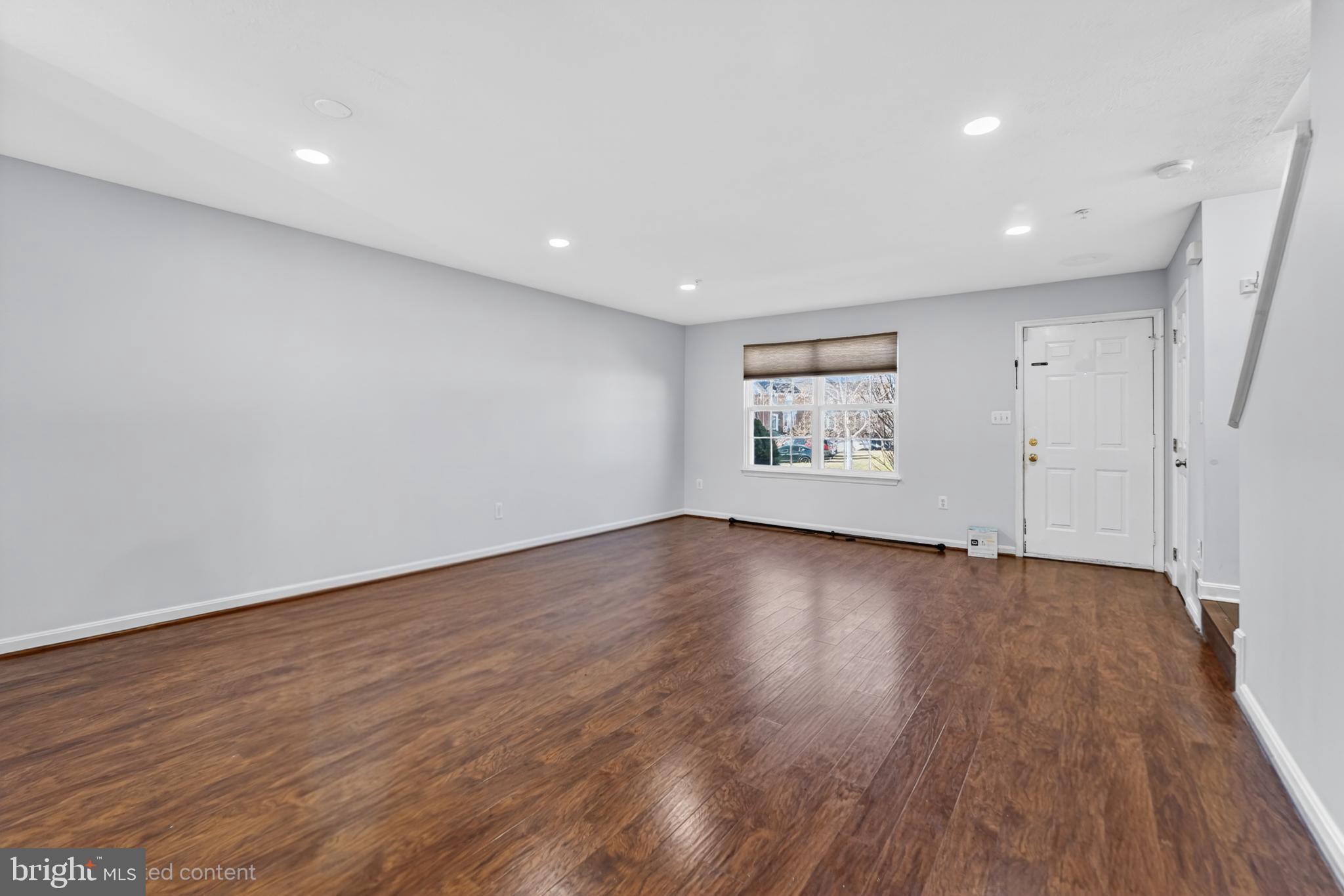 7127 Natures Road Columbia, MD 21046 - Photo 4 of 31 Living room
