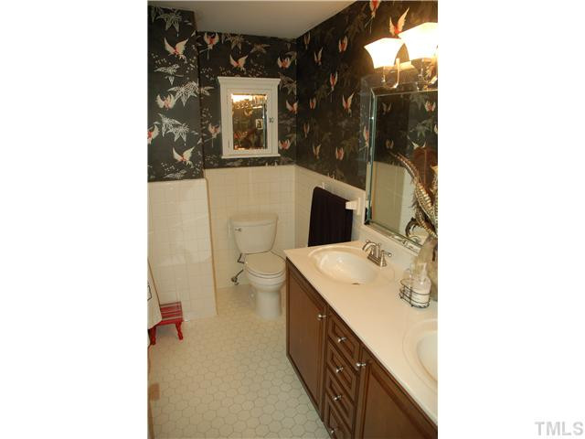 4409 Pitt Street Raleigh, NC 27609 - Photo 10 of 16 Bathroom