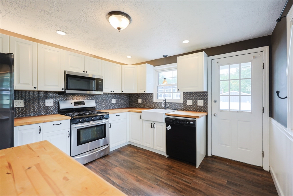 24 Fraser Road Stoughton, MA 02072 - Photo 3 of 35 Gallery Image 3