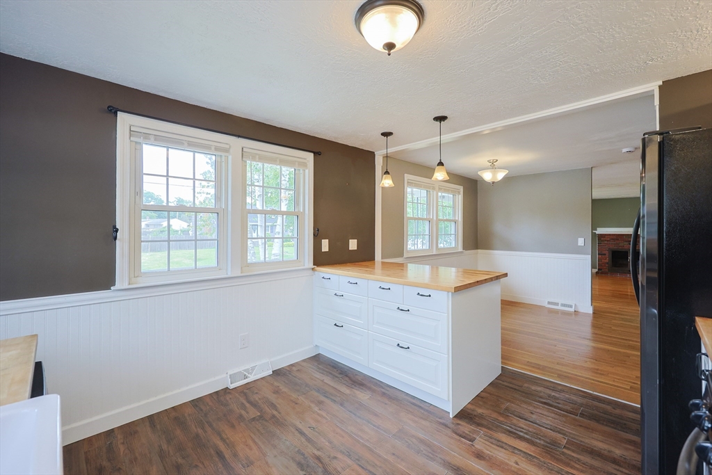 24 Fraser Road Stoughton, MA 02072 - Photo 5 of 35 Gallery Image 5