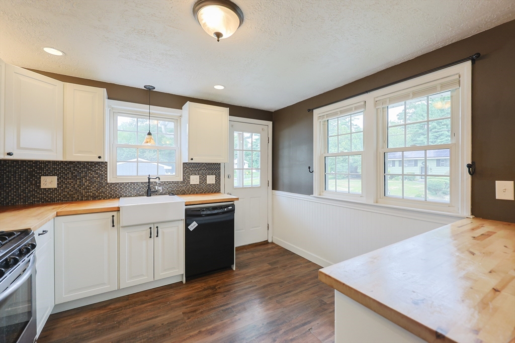 24 Fraser Road Stoughton, MA 02072 - Photo 6 of 35 Gallery Image 6