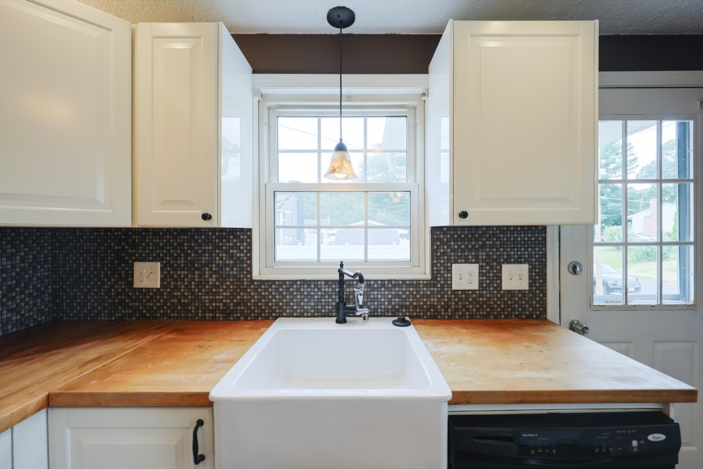 24 Fraser Road Stoughton, MA 02072 - Photo 7 of 35 Gallery Image 7