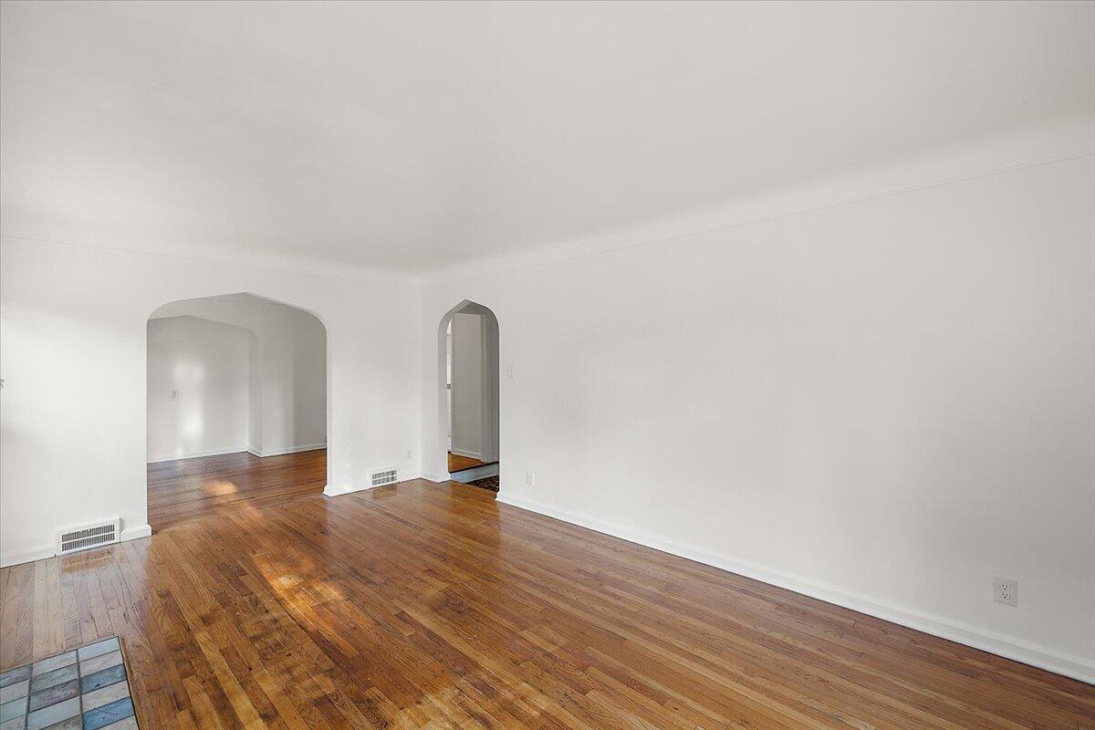 19001 Rolandale Street Grosse Pointe, MI 48236 - Photo 13 of 41 17-19001 Rolandale-17