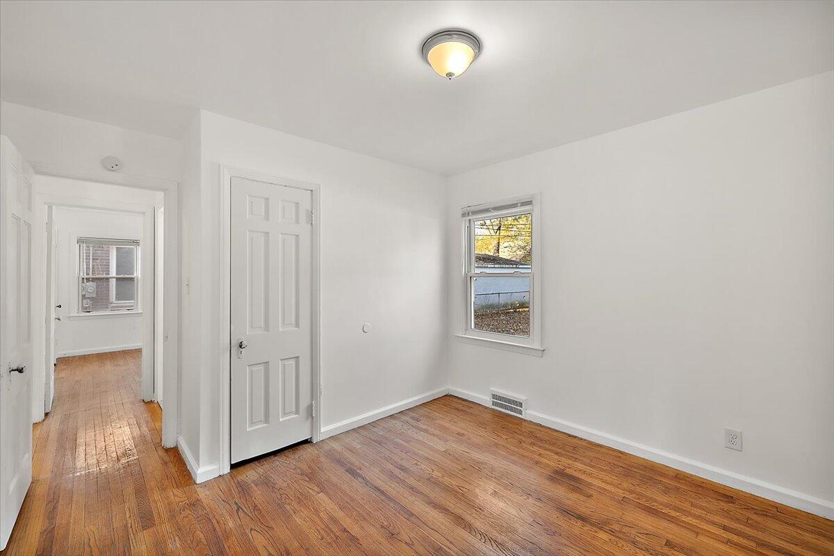 19001 Rolandale Street Grosse Pointe, MI 48236 - Photo 18 of 41 24-19001 Rolandale-24
