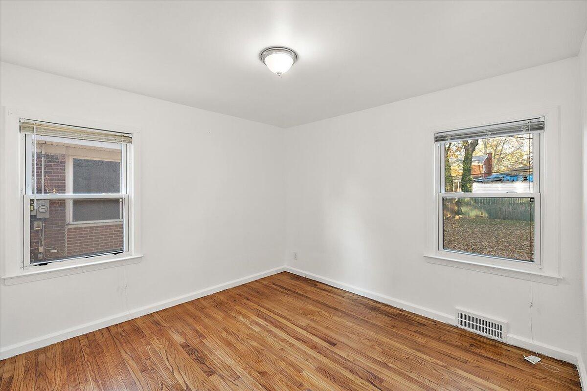 19001 Rolandale Street Grosse Pointe, MI 48236 - Photo 19 of 41 25-19001 Rolandale-25