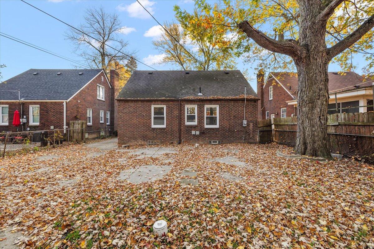 19001 Rolandale Street Grosse Pointe, MI 48236 - Photo 4 of 41 08-19001 Rolandale-8