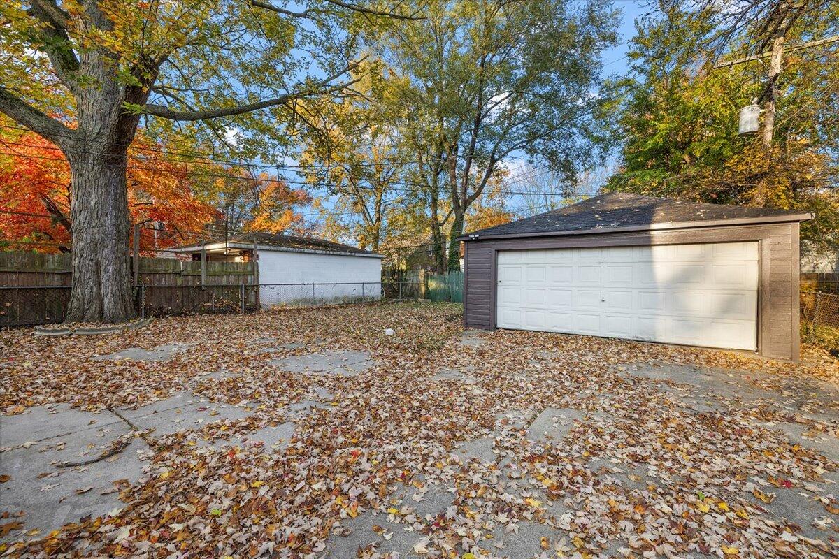 19001 Rolandale Street Grosse Pointe, MI 48236 - Photo 5 of 41 10-19001 Rolandale-10