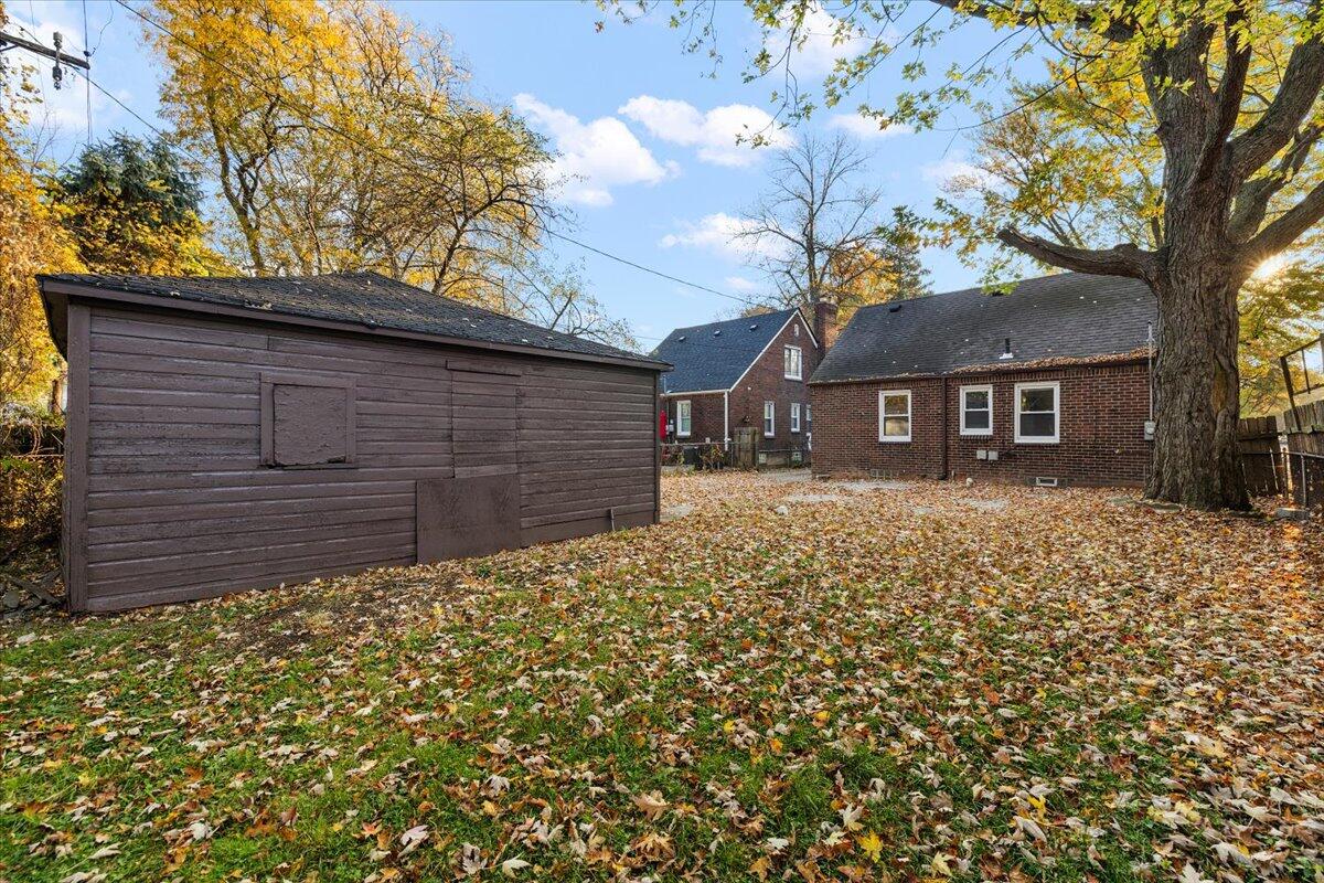 19001 Rolandale Street Grosse Pointe, MI 48236 - Photo 6 of 41 09-19001 Rolandale-9
