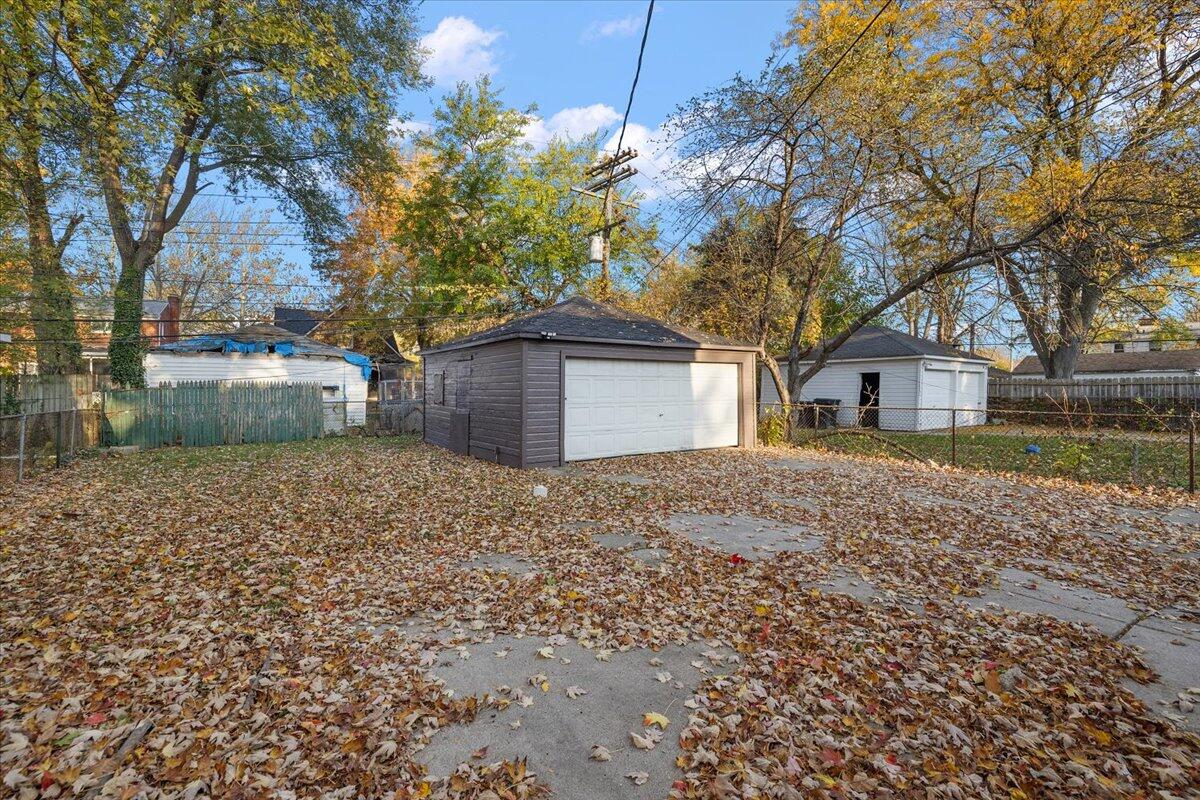 19001 Rolandale Street Grosse Pointe, MI 48236 - Photo 7 of 41 11-19001 Rolandale-11