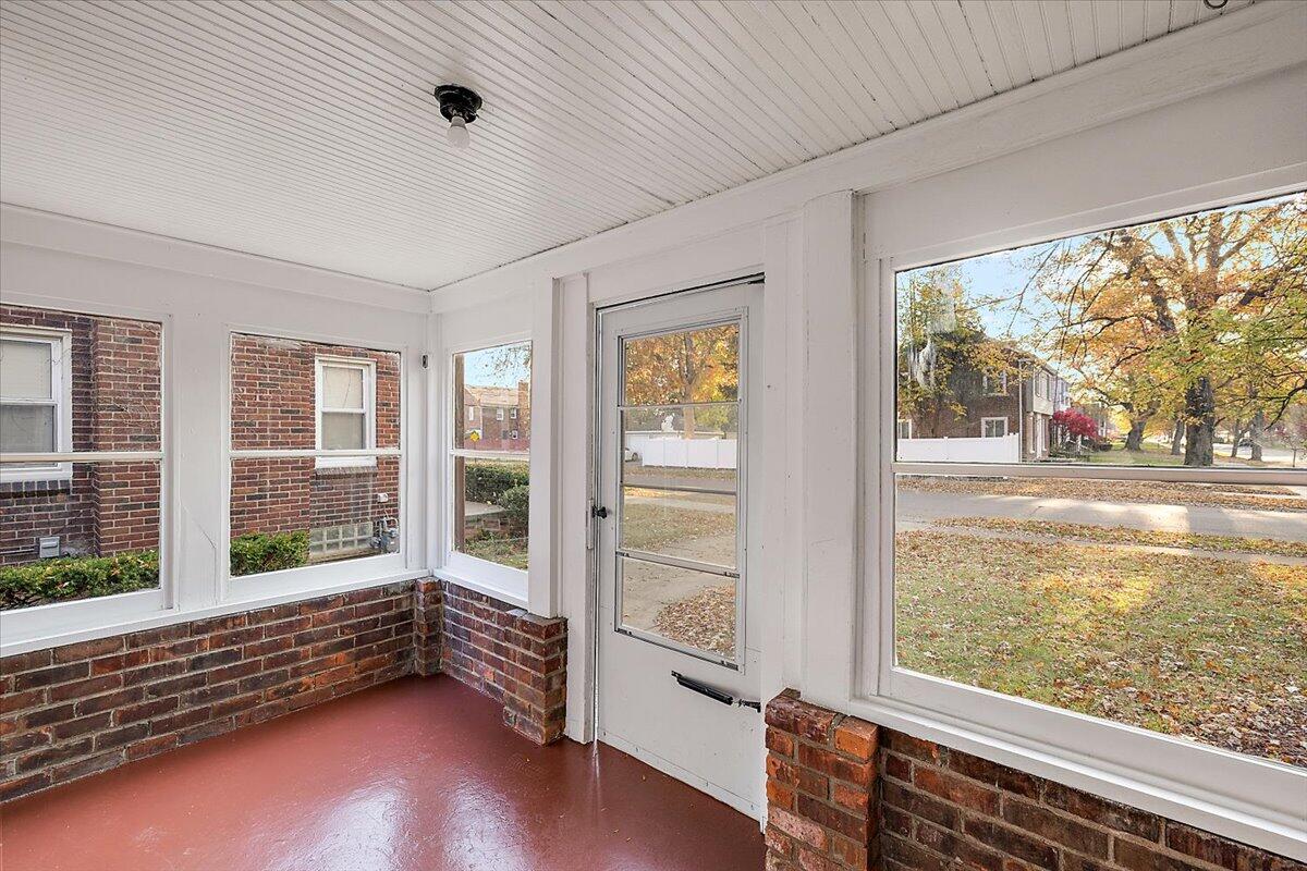 19001 Rolandale Street Grosse Pointe, MI 48236 - Photo 8 of 41 12-19001 Rolandale-12