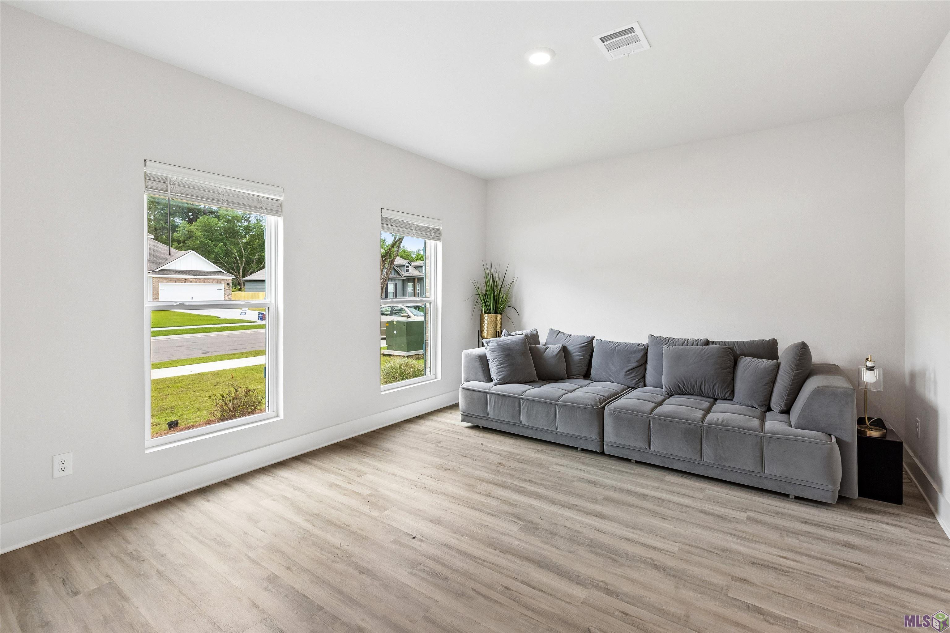 12755 Legacy Oaks Avenue Baton Rouge, LA 70818 - Photo 4 of 17