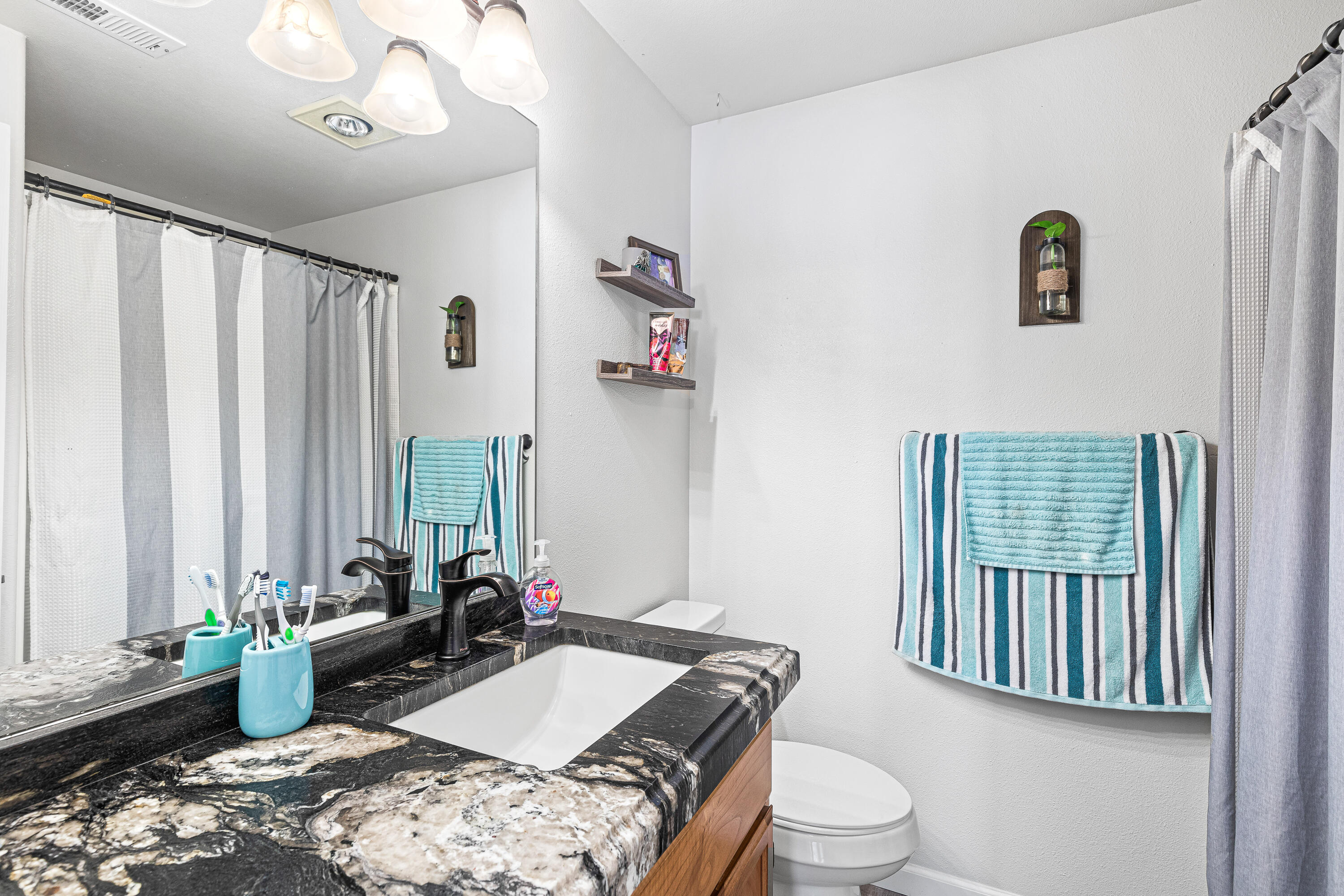 306 Sandi Way Eagle Point, OR 97524 - Photo 22 of 33 9R9A9234