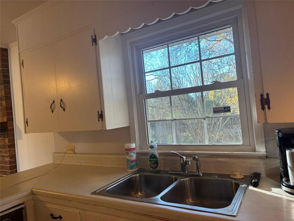 814 Shannon Circle Northeast Rome, GA 30161 - Photo 17 of 47 a kitchen with a sink and a window