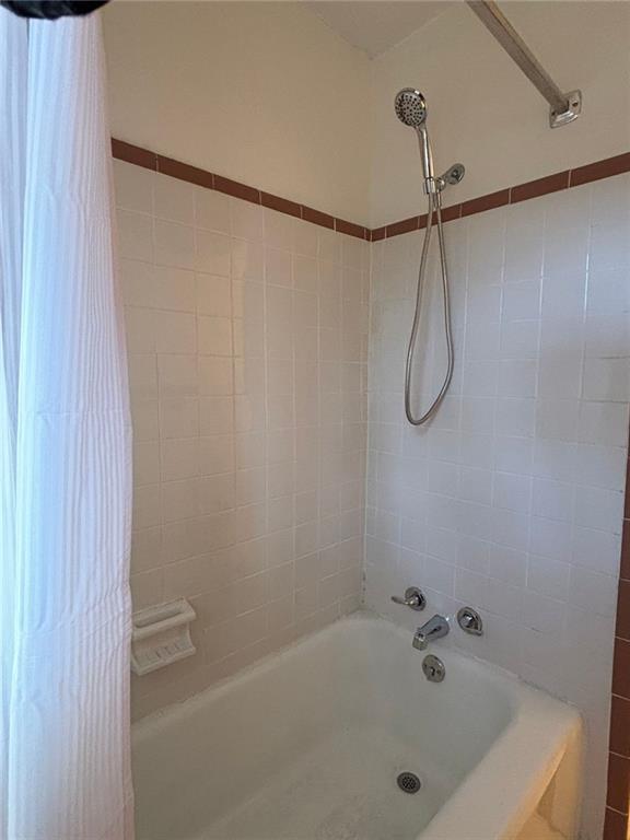 814 Shannon Circle Northeast Rome, GA 30161 - Photo 26 of 47 a bathroom with a bath tub and a shower