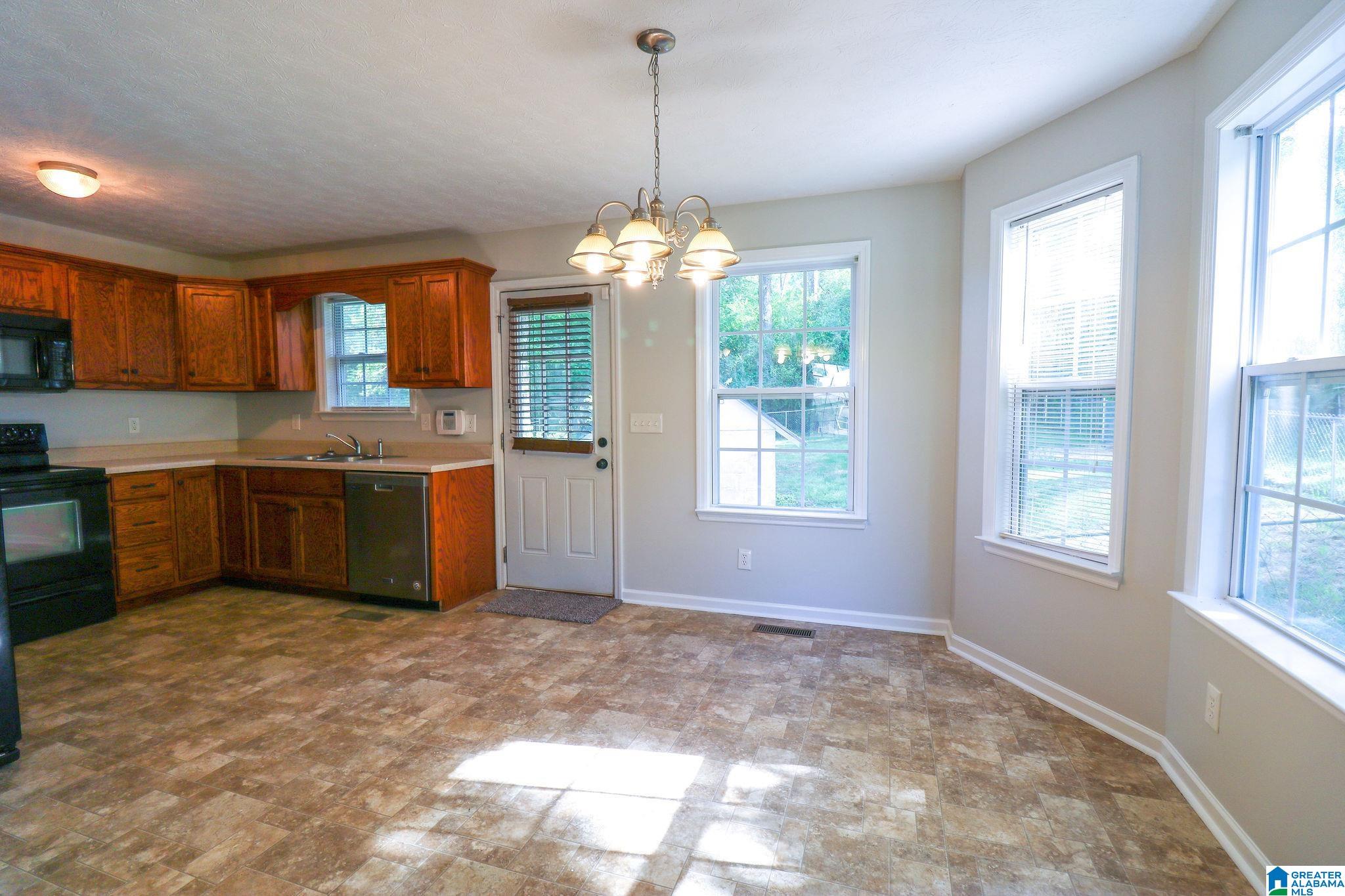 121 Martin Street Anniston, AL 36206 - Photo 8 of 36