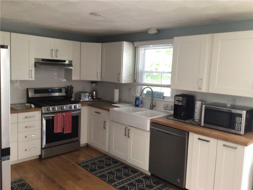 43 Wanda Street Narragansett, RI 02882 - Photo 2 of 14