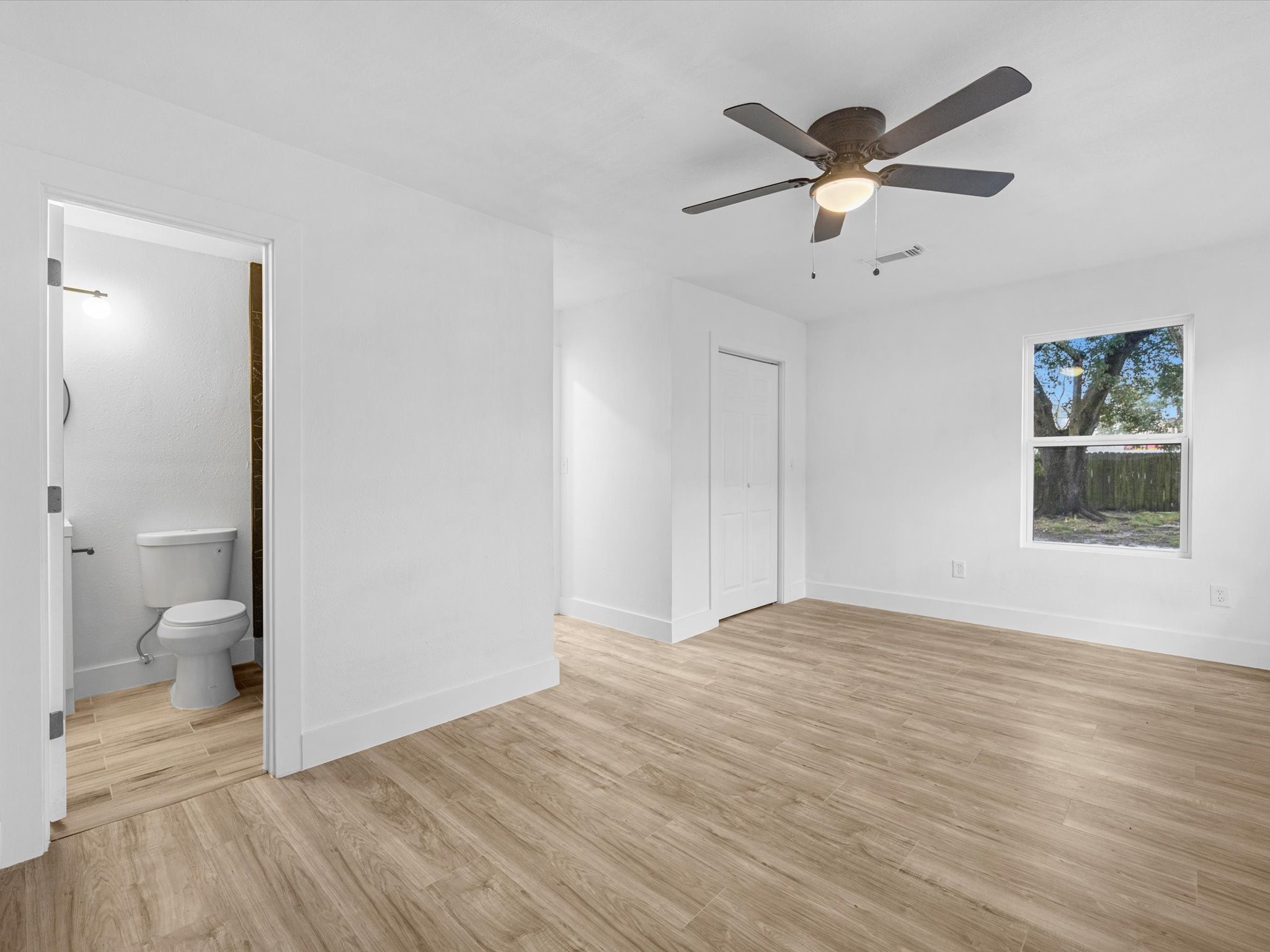 1217 Randall Street Pasadena, TX 77506 - Photo 12 of 16 a view of an empty room and window