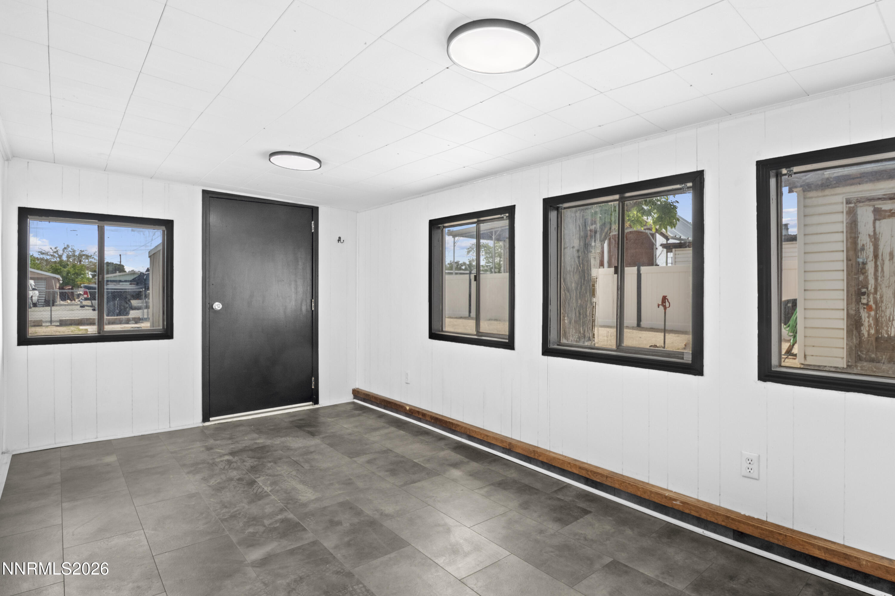 885 I Street Hawthorne, NV 89415 - Photo 15 of 20 a view of an empty room with window