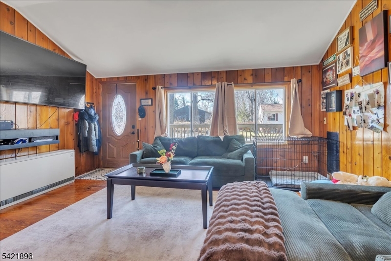 128 Birch Road Vernon, NJ 07422 - Photo 3 of 41