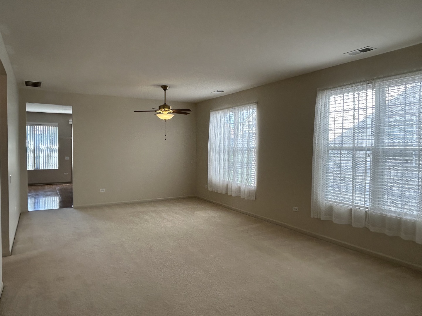 2515 Rolling Ridge Elgin, IL 60124 - Photo 3 of 17 Gallery Image 3