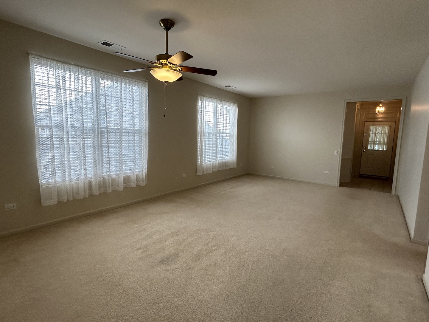2515 Rolling Ridge Elgin, IL 60124 - Photo 4 of 17 Gallery Image 4