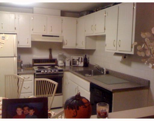 4080 Post Road, Unit 6 Warwick, RI 02886 - Photo 2 of 5 Kitchen.