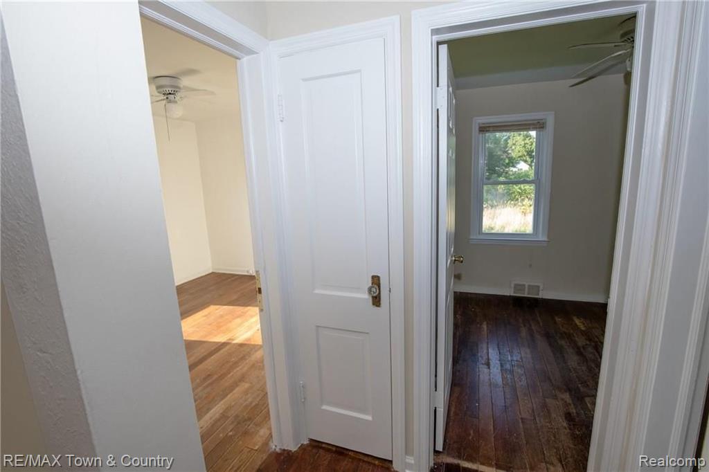 1406 Elms Road Flint, MI 48532 - Photo 15 of 39