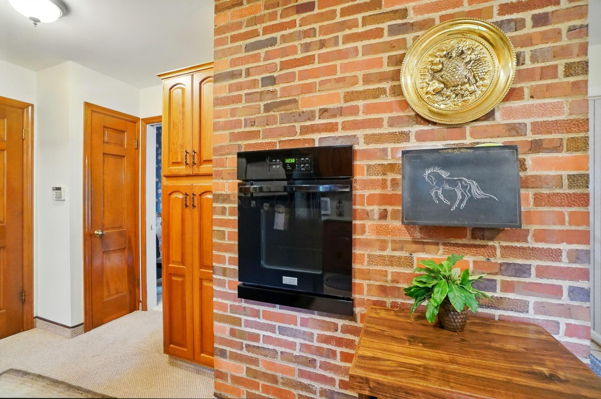 4295 Stratton Road Columbus, OH 43220 - Photo 18 of 60 018