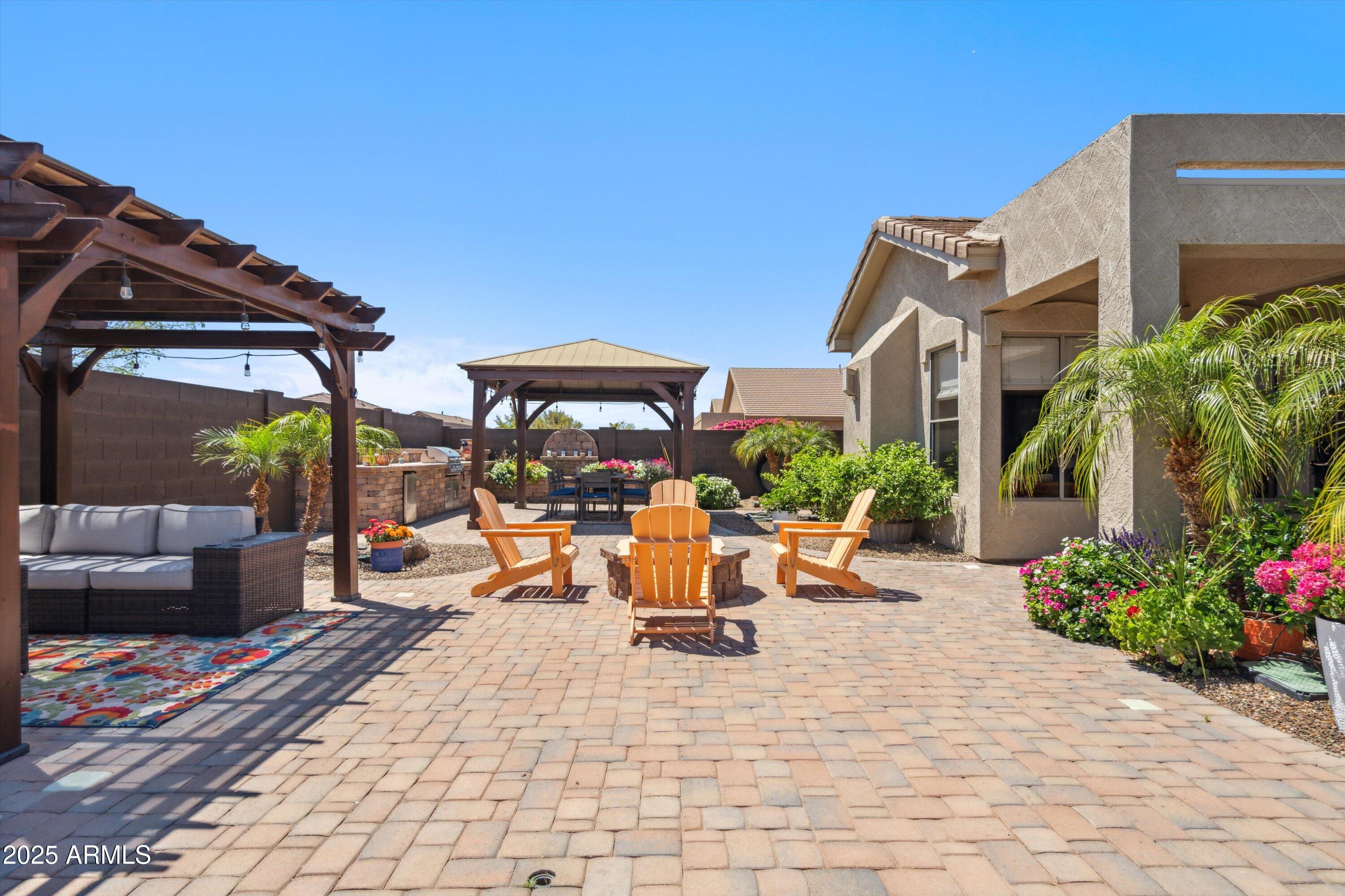 11013 East Decatur Street Mesa, AZ 85207 - Photo 31 of 33 31-Outdoor Sitting Area