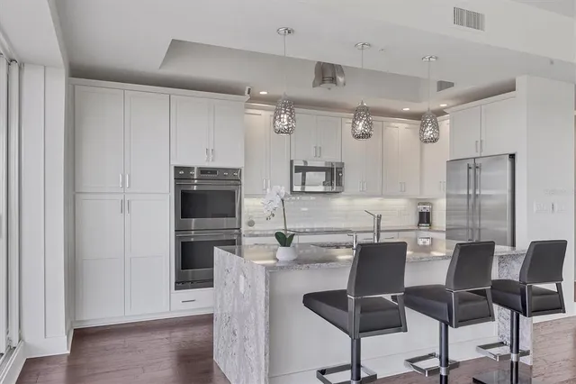 $1,000,000 | 10530 Boardwalk Loop, Unit 601, Bradenton, FL 34202