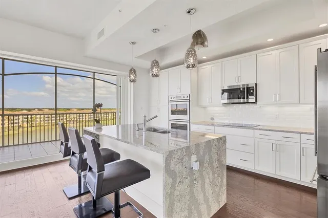 $1,000,000 | 10530 Boardwalk Loop, Unit 601, Bradenton, FL 34202