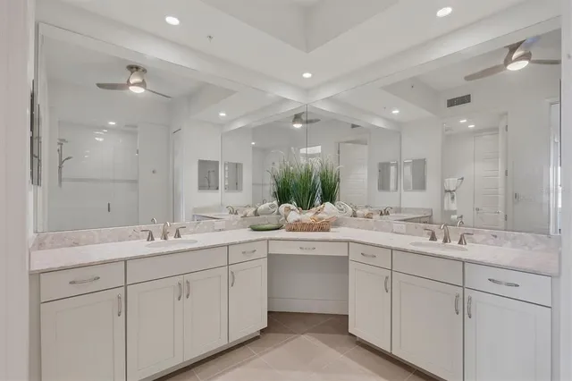 $1,000,000 | 10530 Boardwalk Loop, Unit 601, Bradenton, FL 34202