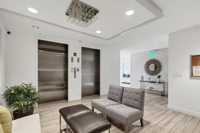 $1,000,000 | 10530 Boardwalk Loop, Unit 601, Bradenton, FL 34202