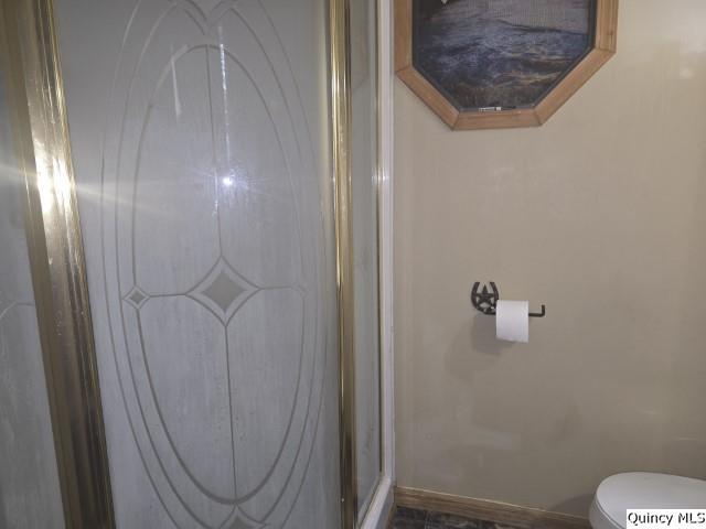 303 North Washington Street Carthage, IL 62321 - Photo 13 of 25 a bathroom with a sink and toilet