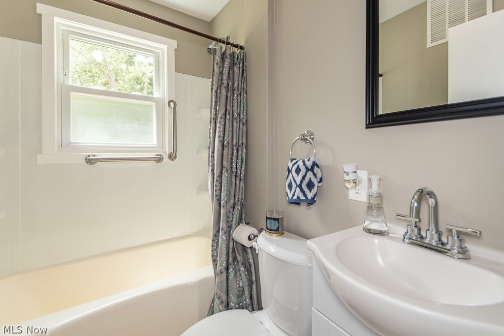 38488 Bell Road Willoughby, OH 44094 - Photo 13 of 22 Full bathroom featuring shower / bath combo, toilet, and vanity