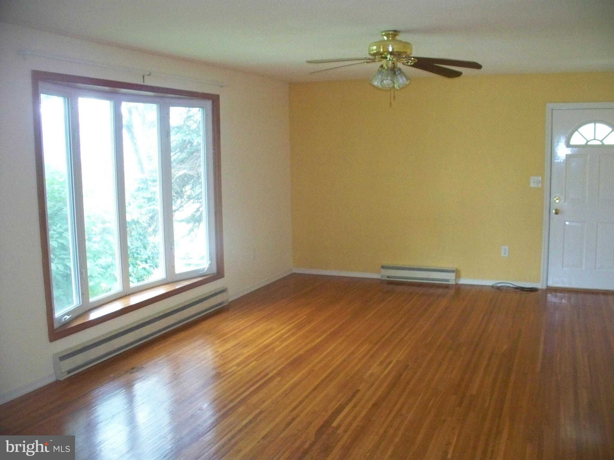12705 Woodbine Road Southwest Lavale, MD 21502 - Photo 10 of 24 Living Room