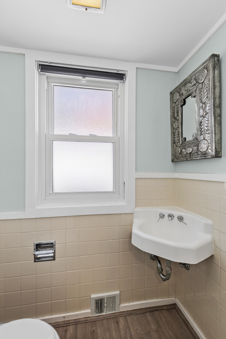887 Deerfield Road Highland Park, IL 60035 - Photo 13 of 44 Gallery Image 13