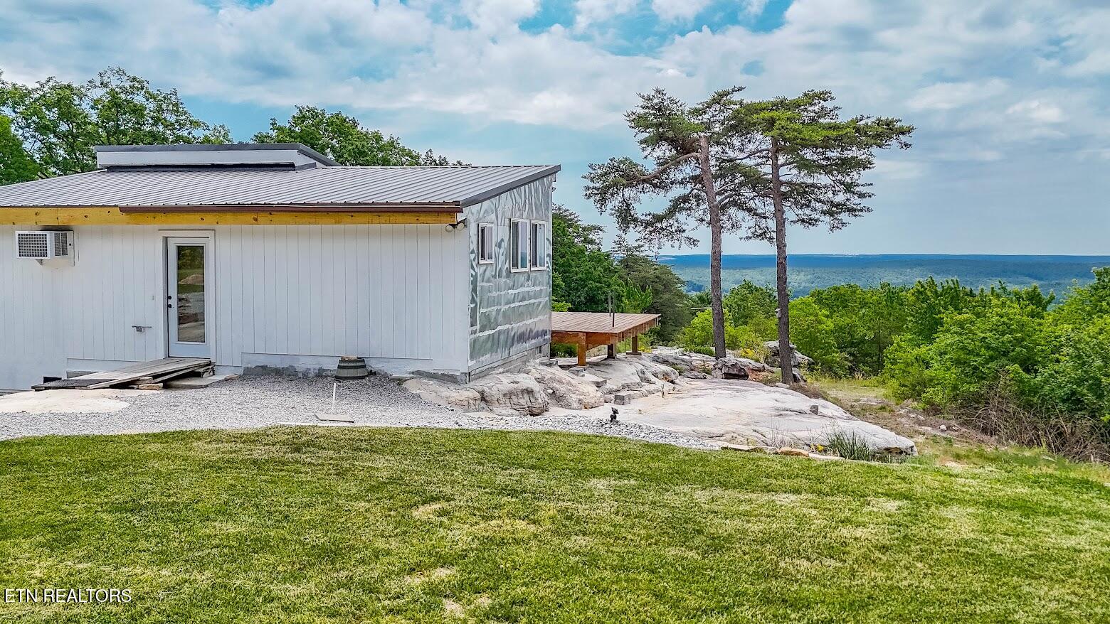 1407 Holloway Ridge Road Spring City, TN 37381 - Photo 7 of 60 14076