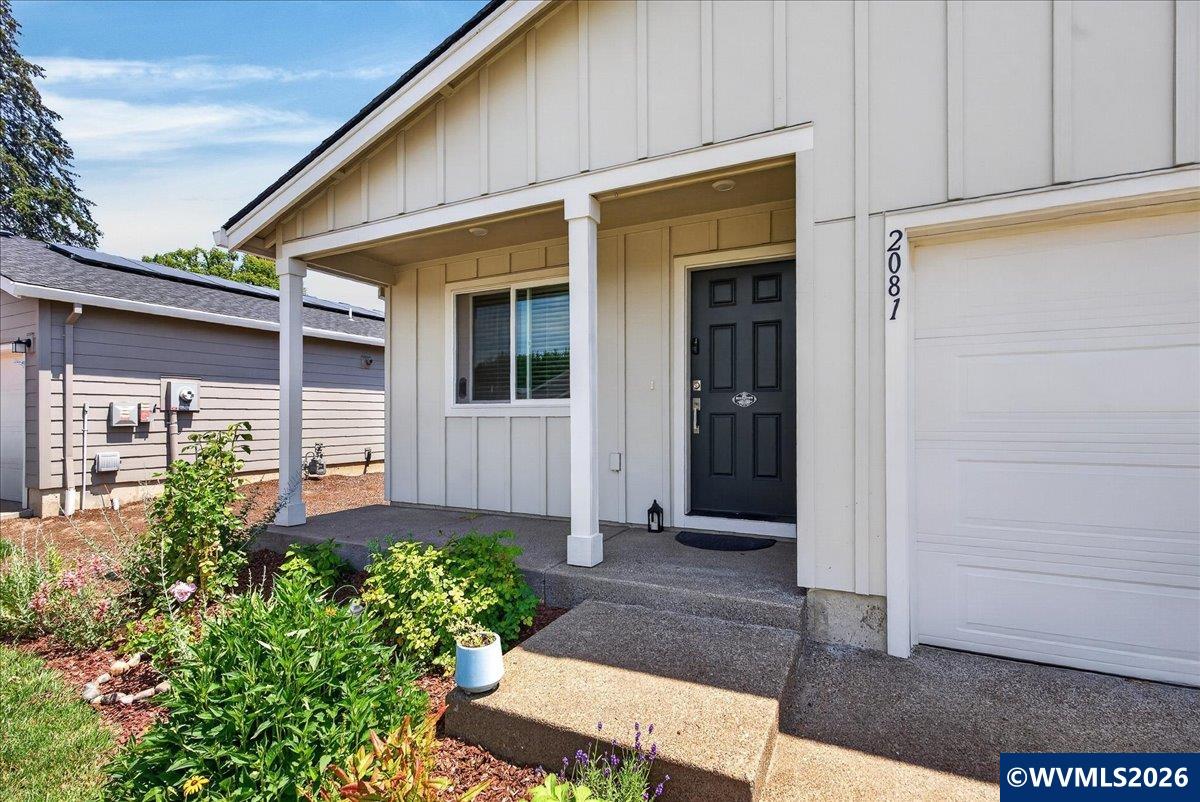 2081 Luna Way Lebanon, OR 97355 - Photo 2 of 33